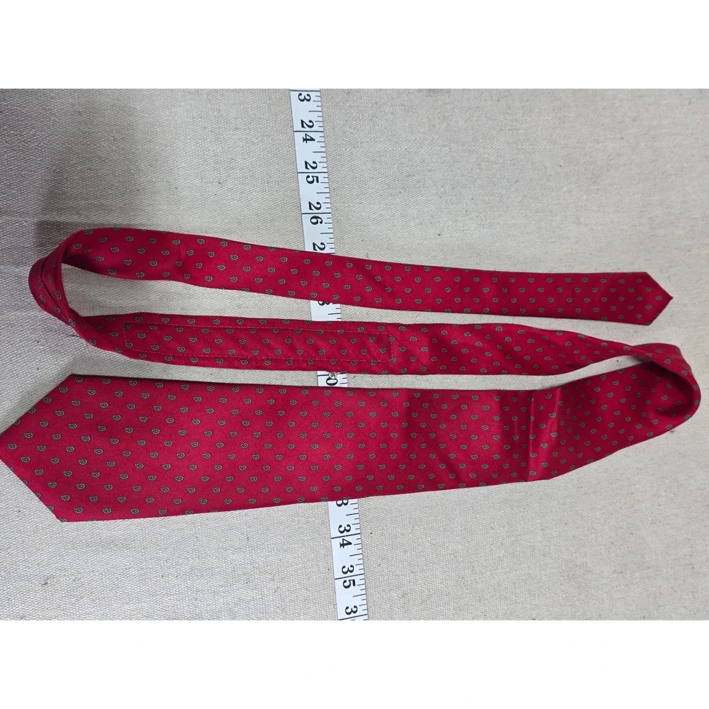 Briar Mens Silk Tie Red Micro Paisley Hand Fashioned M.M. Ullman Co Natchez MS